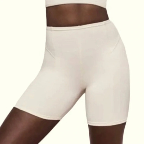 For Love And Lemons Dana Cream Biker Shorts Size XS - Picture 1 of 5